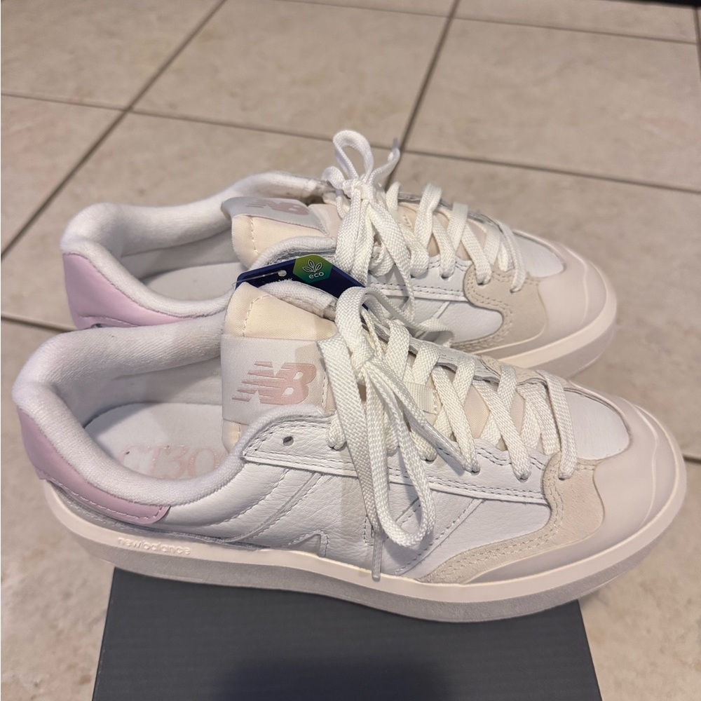 New Balance Women's White and Lavender Sneakers